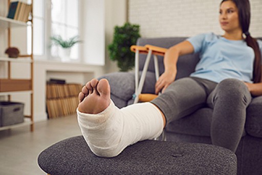 Causes, Symptoms, and Treatment for a Broken Foot